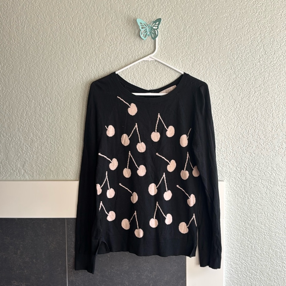 Soft knitted cherry black sweater